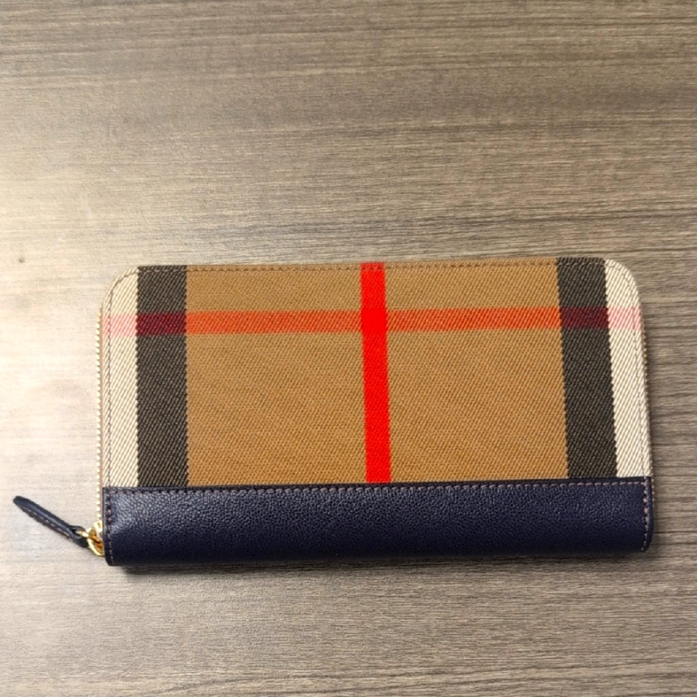 New Burberry Nova Check Navy Blue Zip Long Wallet